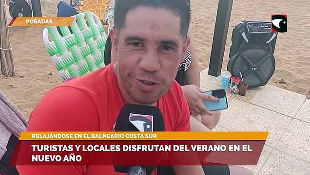 Turistas y locales disfrutan del verano en el nuevo año