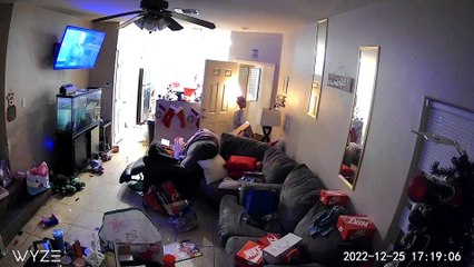 Girl Runs Out of House After Accidentally Setting Her Hair on Fire