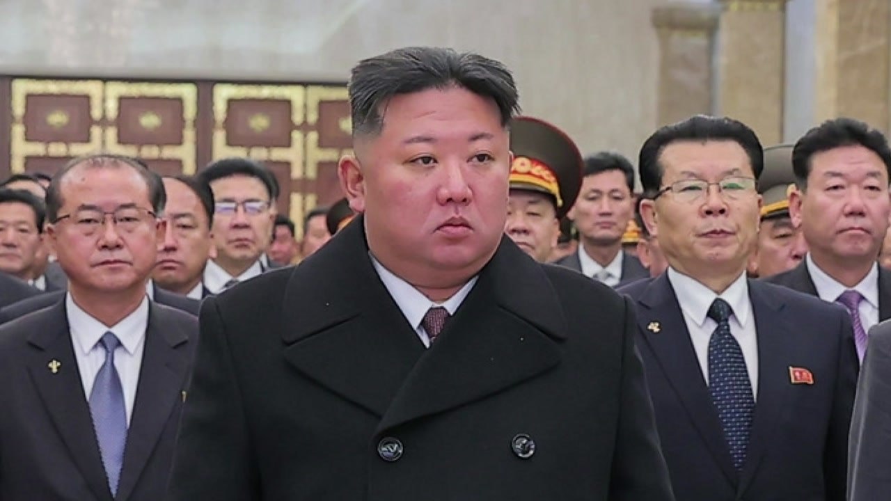 김정은, 새해 맞아 금수산태양궁전 참배 / YTN
