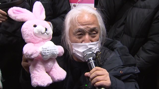 장애인 단체 지하철 시위 재개...승차 저지당해 / YTN
