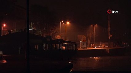 Sis İstanbul'da tabloluk manzaralar oluşturdu