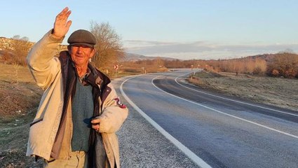 Mutlu mesut bir hayat sürüyor ama yaşadığı yeri görenler gözlerine inanamıyor