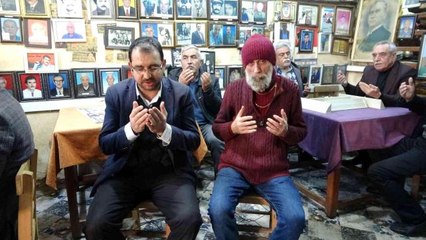 'Ölüler kıraathanesi'nden bu kez dua sesleri yankılandı