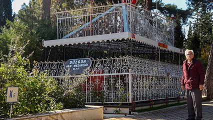 Eşine 'türbe' gibi mezar yapıp aydınlatma direğinden çektiği elektrikle aydınlattı