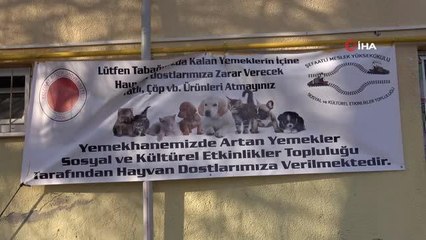 Hem israfın önüne geçiyorlar hem de sokak hayvanlarına 'hayat' oluyorlar