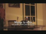 Mange ta main (et garde l'autre pour demain)