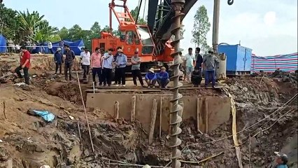 Intentan salvar a un niño que cayó en un hueco de 35 metros en Vietnam