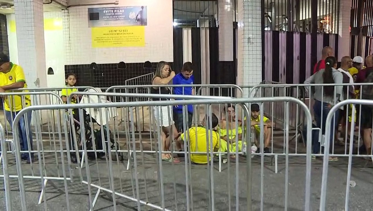 Santos se prepara para el velorio del rey Pelé