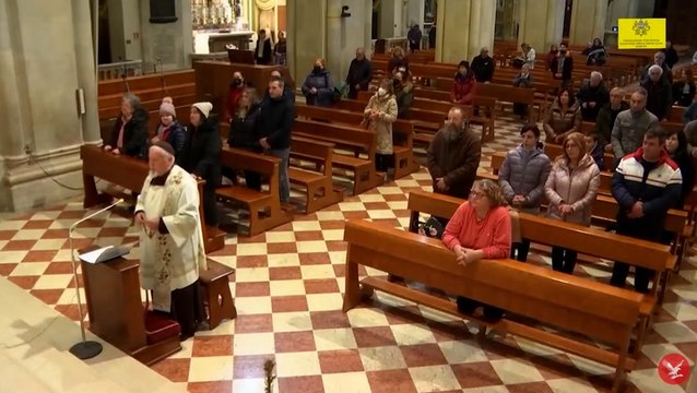 Mourners pay respects as Pope Benedict XVI lies in state in St Peter's Basilica