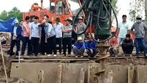 Socorristas tentam salvar menino que caiu em poço de 35 metros no Vietnã