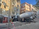 Üsküdar'da beton mikseri binaya çarptı