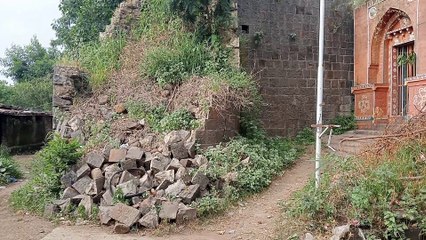 उस्मानाबाद तालुक्यातील आंबेवाडी येथील प्राचीन मठाचे रूप पहा