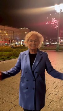 Déjà fragilisée par des bévues, la ministre allemande de la Défense, Christine Lambrecht, est de nouveau critiquée après la diffusion de ses voeux - Découvrez pourquoi - Regardez