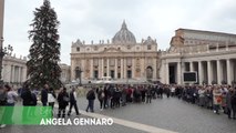 Ratzinger, tra i fedeli in fila a San Pietro per l'omaggio al Papa emerito