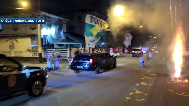 Santos rend hommage à Pelé