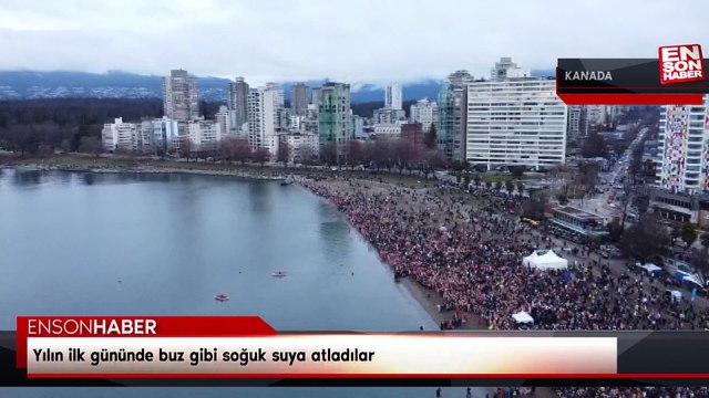 Kanada'da yılın ilk gününde buz gibi soğuk suya atladılar