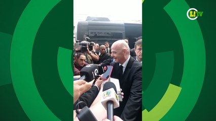 Presidente da Fifa, Gianni Infantino compartilha seus sentimentos no velório de Pelé