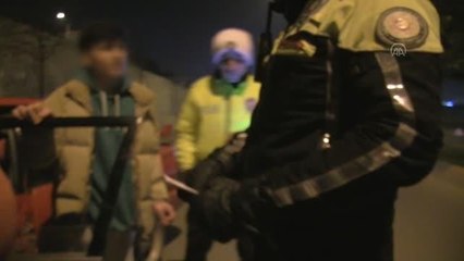 Alkollü oğlunun ehliyetine el koyan polislere hakaret eden babaya gözaltı