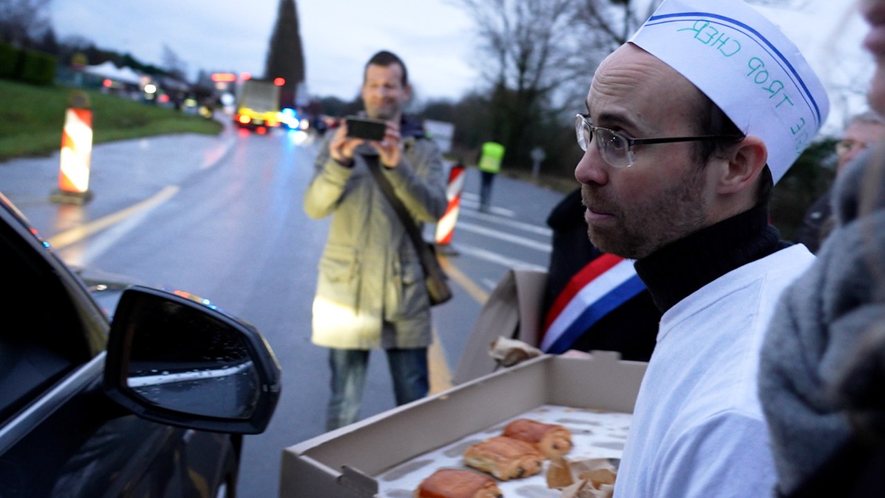 «Ils nous assassinent» : des boulangers de l'Oise manifestent contre la flambée des prix