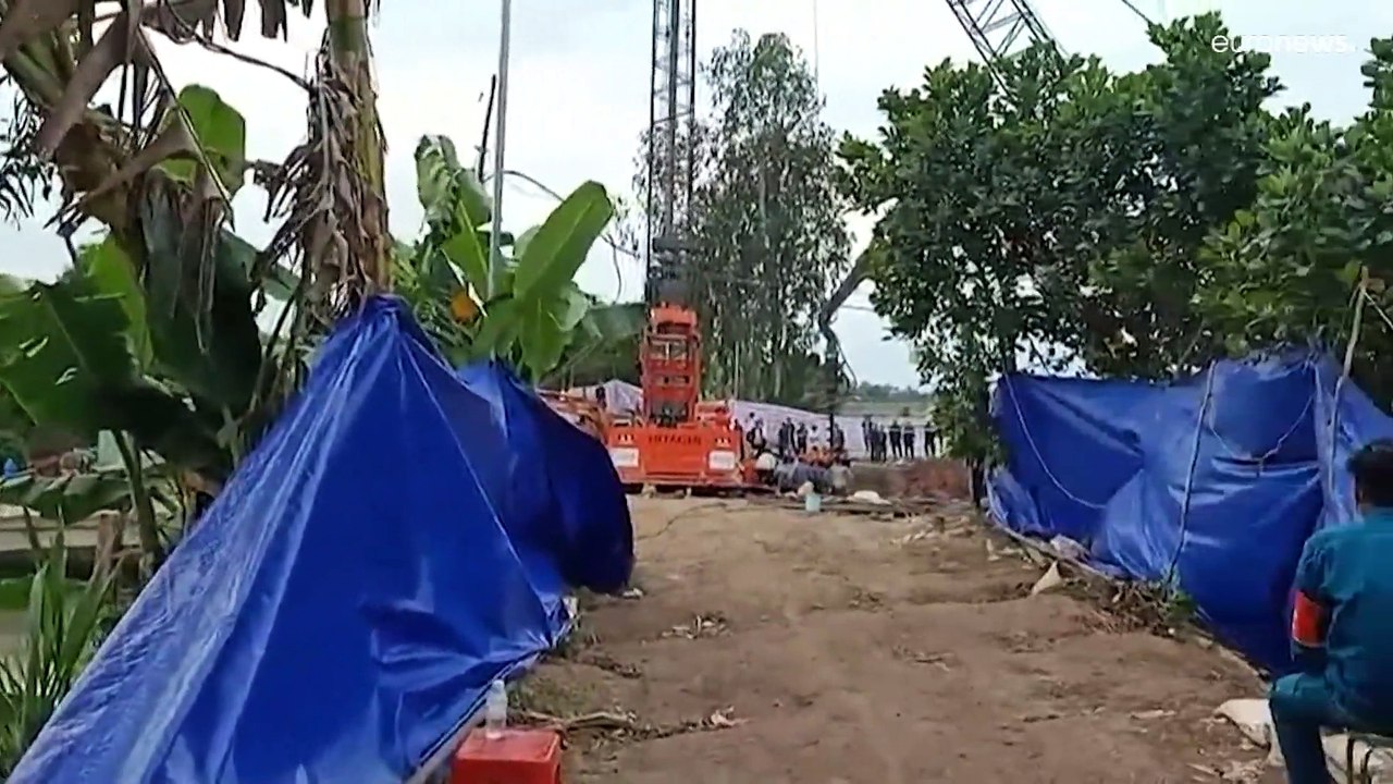 Zehnjähriger sitzt in Rohr fest - Vietnamesische Rettungskräfte versuchen, den Jungen zu befreien