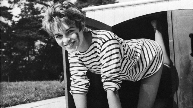 GALA VIDÉO – “Biopic à la con”… Brigitte Bardot dézingue la série sur sa vie qui arrive sur France 2