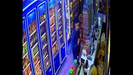 Kadın esnaf cinsel ilişki talebinde bulunan kişiyi tokatlayarak dükkandan attı!