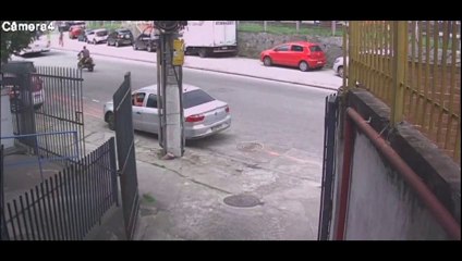 Livreur en scooter, un métier dangereux réservé aux acrobates
