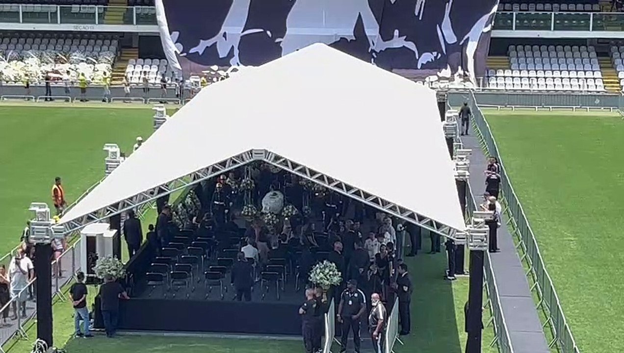 Adeus, Pelé: Torcedores comparecem ao velório de Pelé