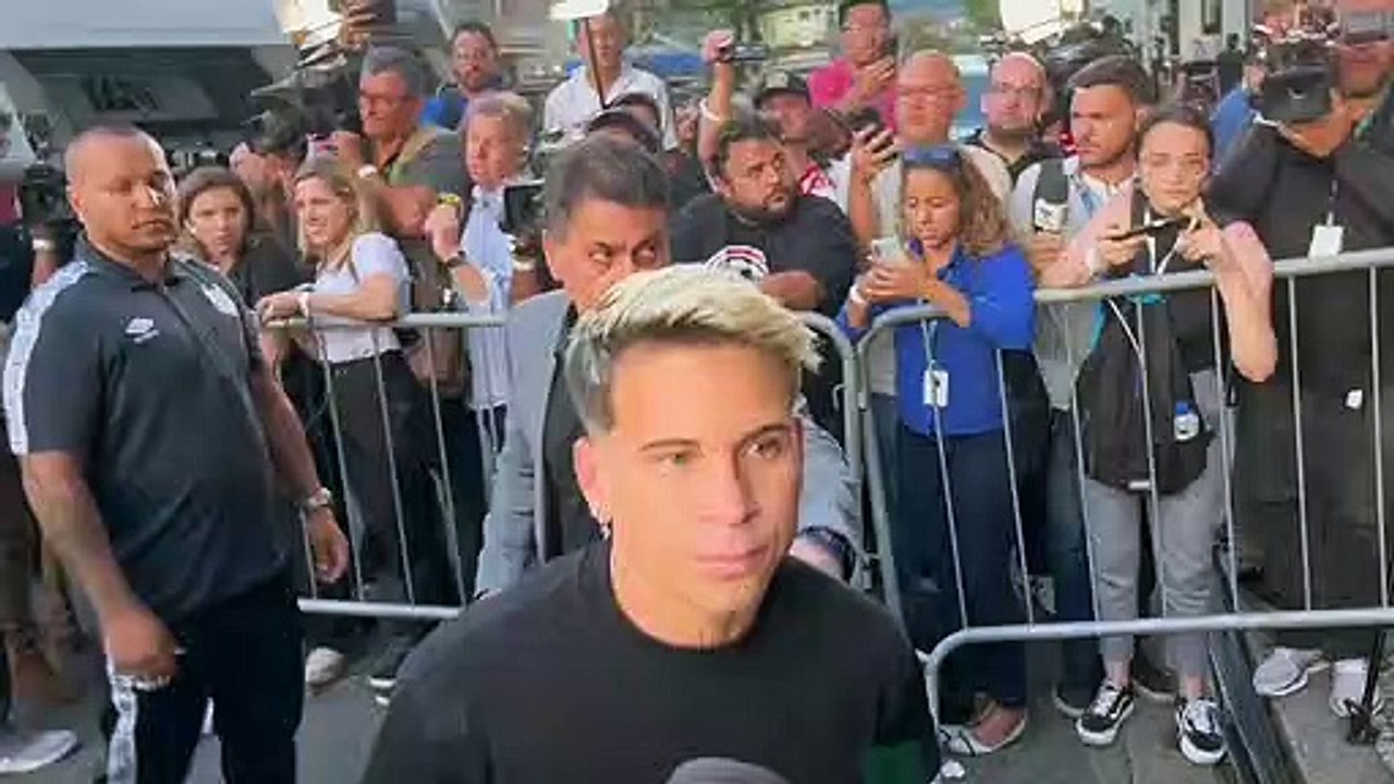 Atual camisa 10 do Santos, venezuelano Soteldo fala sobre perda de Pelé