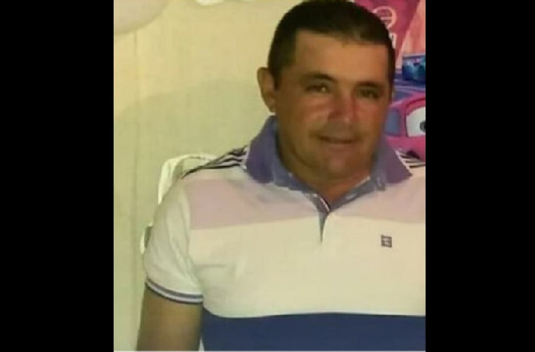 Homem é assassinado com cerca de 15 tiros dentro de seu carro em um semáforo na cidade de Patos