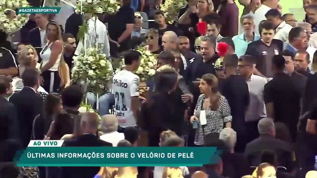 Soteldo puxa fila de jogadores do Santos em velório de Pelé na Vila Belmiro