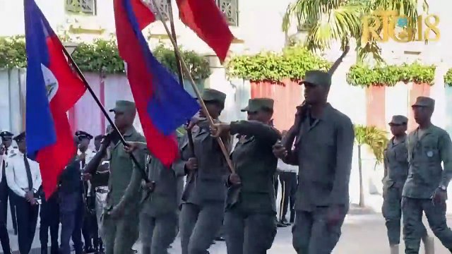 PM Ariel Henry depoze yon jèb flè nan espas ki te akeyi rès kò anperè Jean Jacques Dessalines.