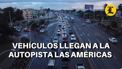 CIENTOS DE VEHÍCULOS LLEGAN A LA AUTOPISTA LAS AMÉRICAS TRAS FINALIZAR CARRETEO
