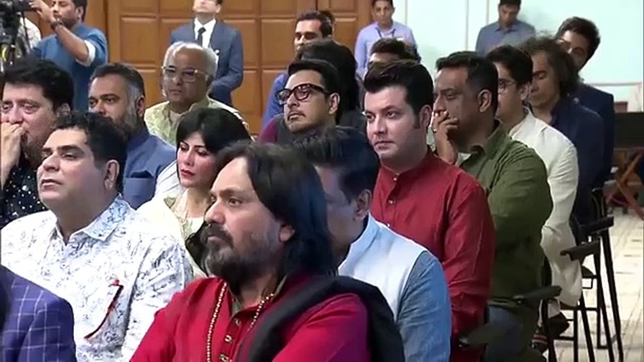 PM_Modi’s_interaction_with_film_fraternity_for_#Gandhi150(360p)