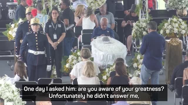 Clodoaldo emotional as he pays tribute to teammate Pelé