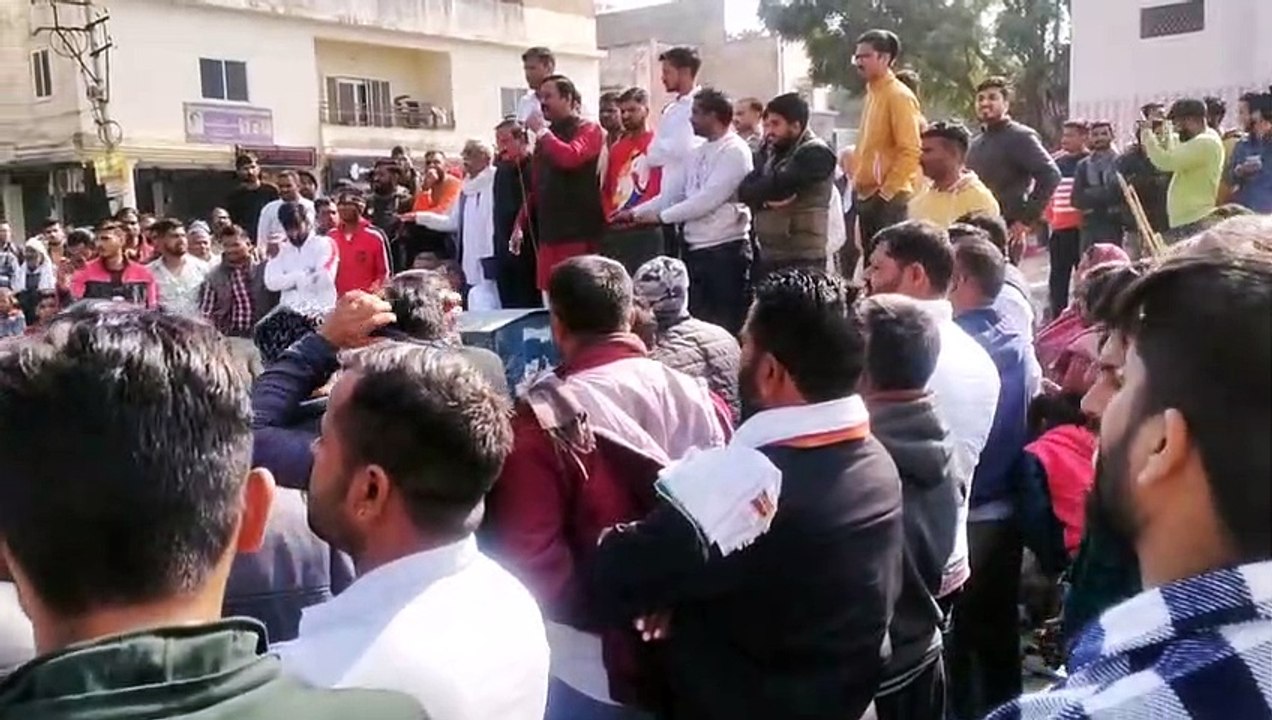 वीडियो: धार्मिक स्थल की चारदीवारी तोड़ने विरोध में गुर्जर समाज में गुस्सा