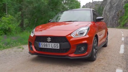 Suzuki Swift Sport 1.4 Boosterjet Mild Hybrid de 48V in Red Driving Video