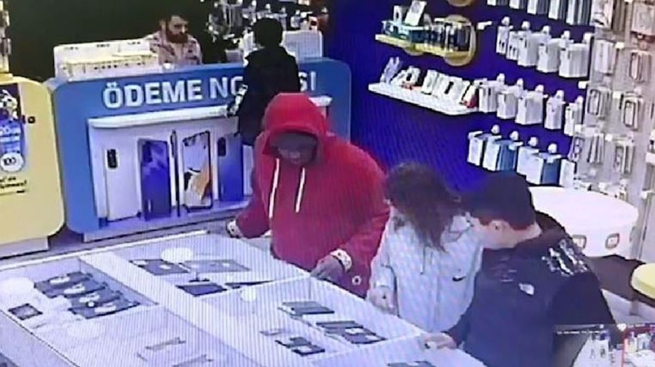 Yabancı uyruklu hırsız, cep telefonunu böyle çaldı