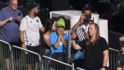 Le file allo Stadio del Santos per l'ultimo saluto a Pelè