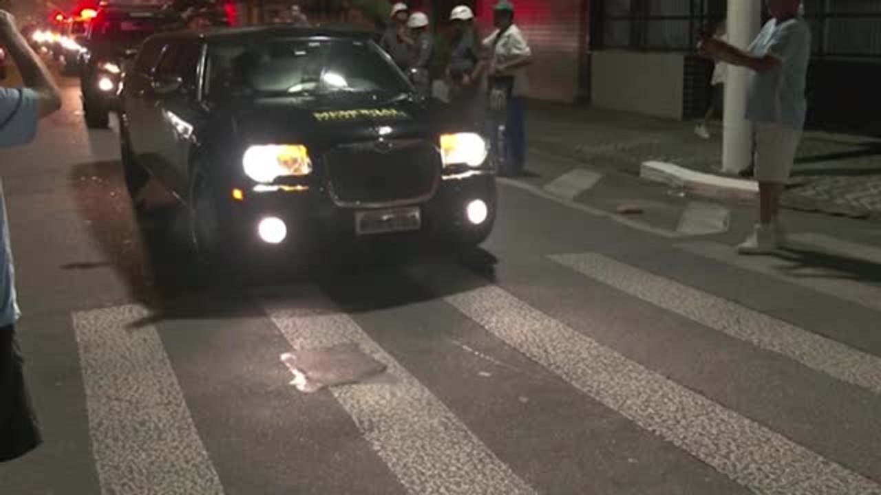 Pelés Sarg trifft in Santos ein