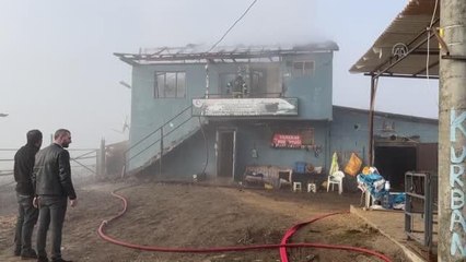 Çiftlikte çalışanların kaldığı evde çıkan yangında hasar oluştu