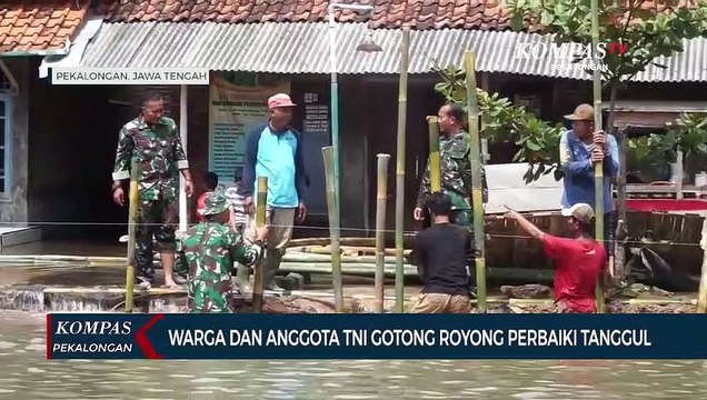 Warga dan Anggota TNI Gotong Royong Perbaiki Tanggul