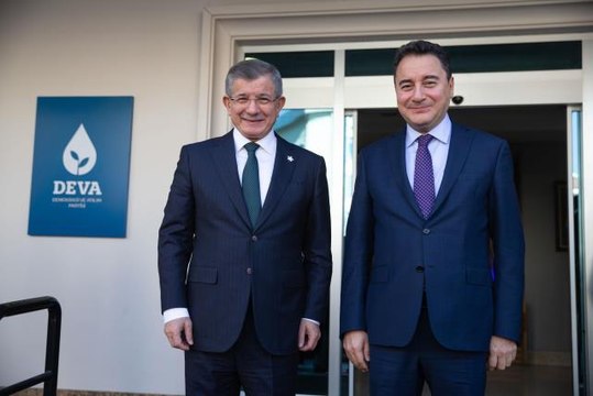 Gelecek Partisi Genel Başkanı Davutoğlu, DEVA Partisi Genel Başkanı Babacan'la görüştü