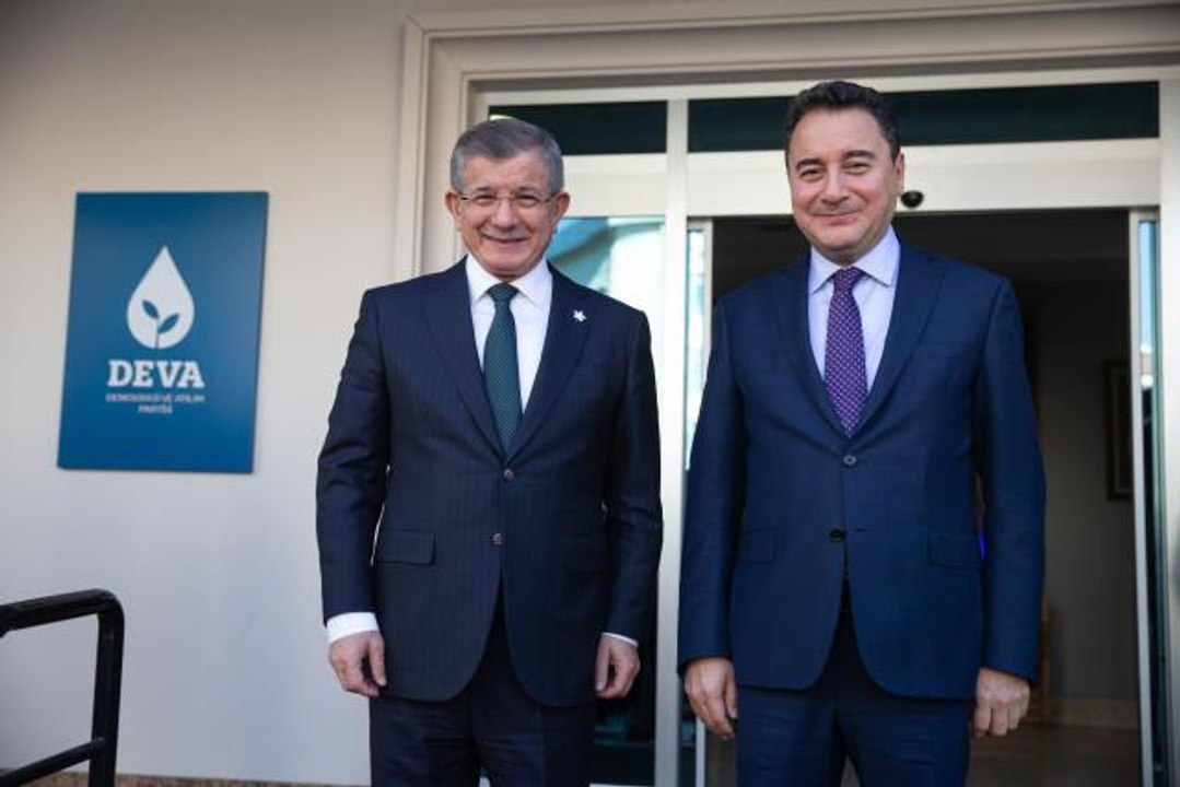 Gelecek Partisi Genel Başkanı Davutoğlu, DEVA Partisi Genel Başkanı Babacan'la görüştü