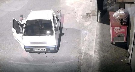 MARKETİN ÖNÜNDEN EKMEK HIRSIZLIĞI KAMERADA