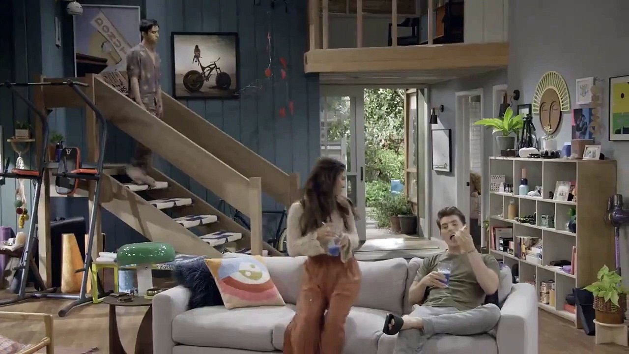 Pretty Smart - Se1 - Ep08 - OMG! Jayden's mom is back! HD Watch