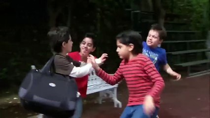 Migue se pega en la cabeza por culpa de sus agresores - 1-3 - El primer golpe