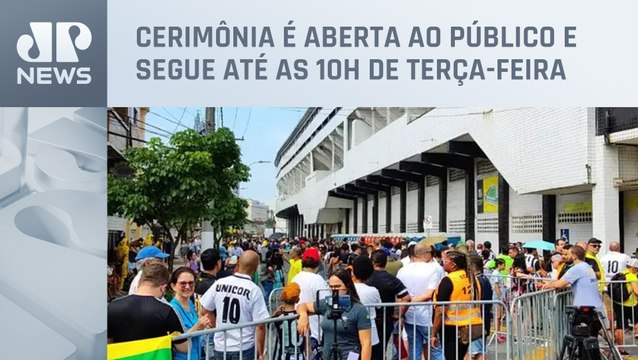 Velório de Pelé entra no segundo dia na Vila Belmiro