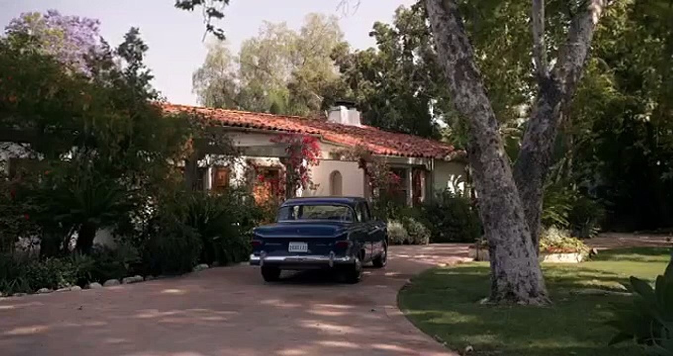 Grace and Frankie - Se4 - Ep07 - The Landline HD Watch