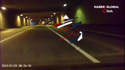 Dehşete düşüren kaza anı! Otomobilin altında kalmaktan son anda kurtuldu